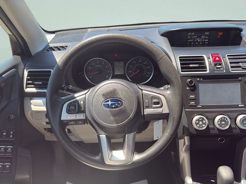 Used 2018 Subaru Forester 2.5i w/ Alloy Wheel Package AWD/4WD image 12