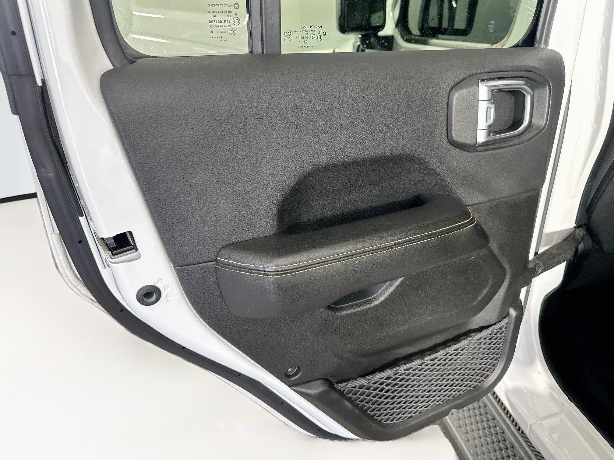 Used 2024 Jeep Wrangler Unlimited Sahara w/ Technology Group AWD/4WD image 26