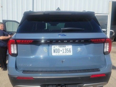 Used 2025 Ford Explorer Active w/ Active Comfort Package image 9