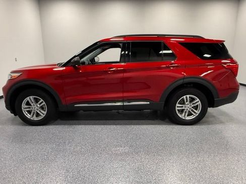 Used 2023 Ford Explorer XLT w/ Equipment Group 202A AWD/4WD image 6