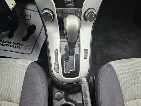 Used 2014 Chevrolet Cruze LS FWD image 21