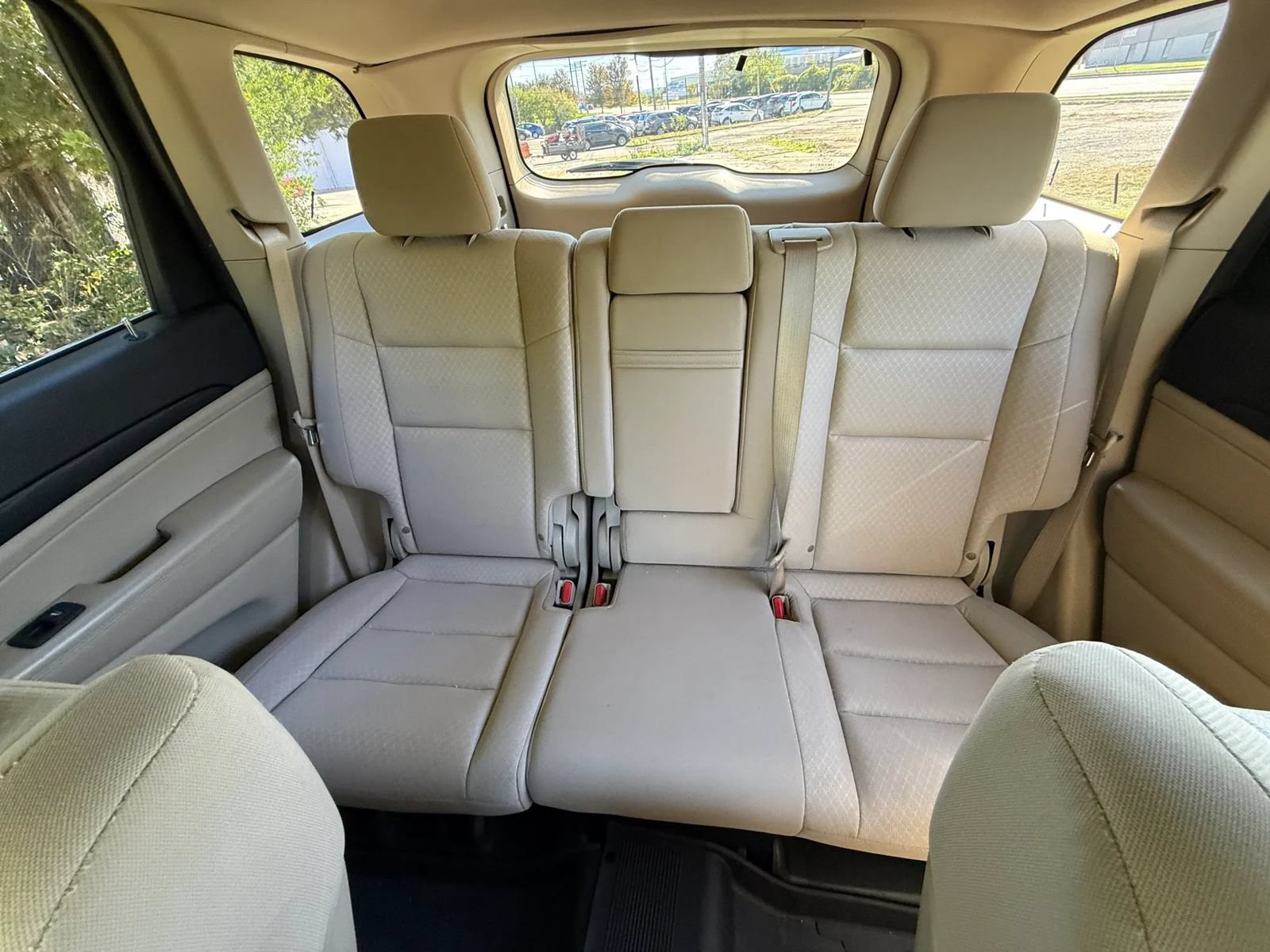 Used 2019 Jeep Grand Cherokee Laredo AWD/4WD image 12