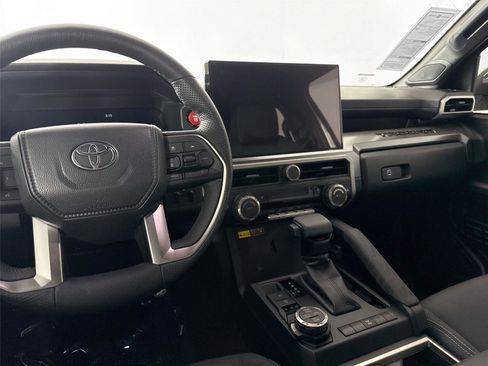 Used 2024 Toyota Tacoma TRD Off-Road image 33