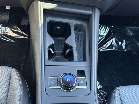 Used 2025 Volkswagen Tiguan SE image 6