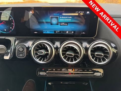 Used 2021 Mercedes-Benz GLA 250 4MATIC image 13