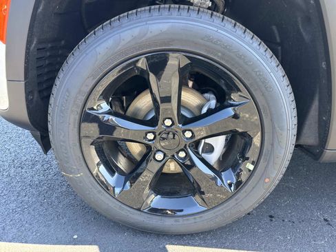 New 2026 Jeep Grand Cherokee Limited w/ Limited Altitude Package RWD image 3