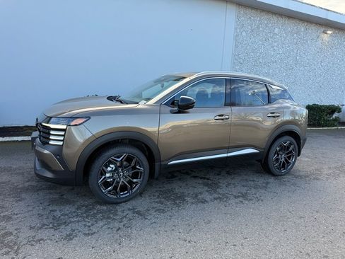 New 2026 Nissan Kicks SR w/ SR Premium Package image 3