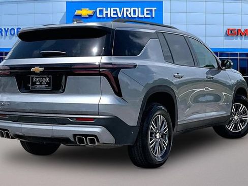 Used 2026 Chevrolet Traverse LT w/ Driver Confidence Package FWD image 5