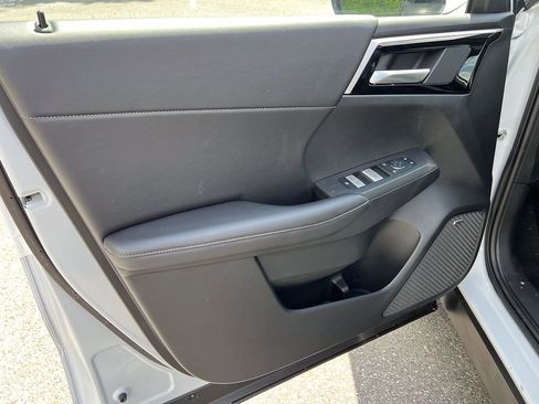 New 2026 Mitsubishi Outlander LE AWD/4WD image 17