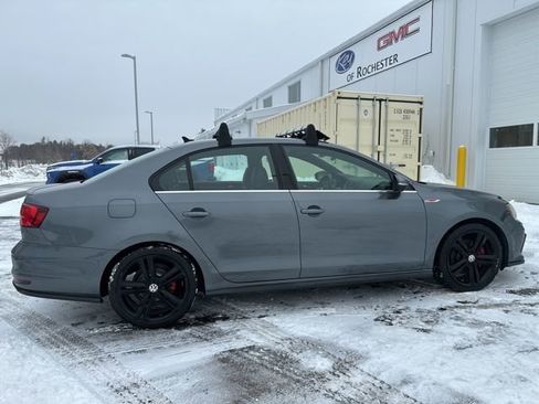 Used 2017 Volkswagen Jetta GLI image 6