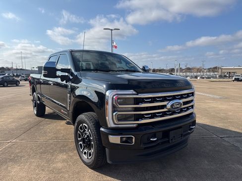 Used 2024 Ford F250 Platinum image 1