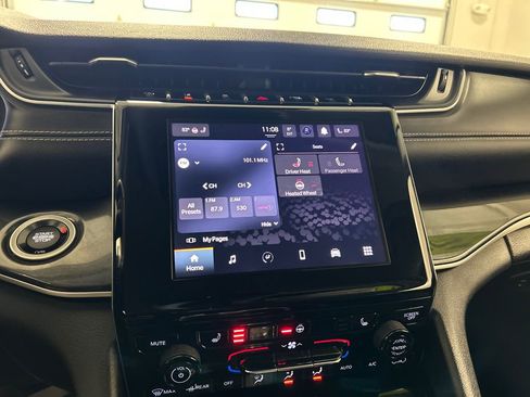 Used 2022 Jeep Grand Cherokee L Laredo w/ Luxury Tech Group I image 22