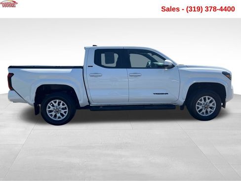 Used 2024 Toyota Tacoma SR5 AWD/4WD image 8