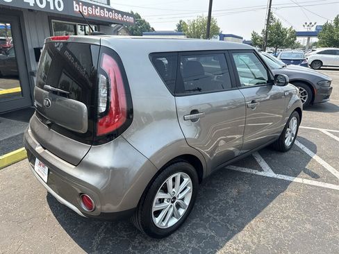 Used 2018 Kia Soul + FWD image 4