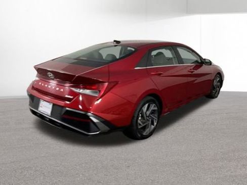Used 2024 Hyundai Elantra Limited image 9