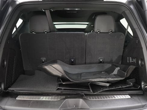 Used 2025 GMC Yukon Denali w/ Sun & Power Step Package AWD/4WD image 9