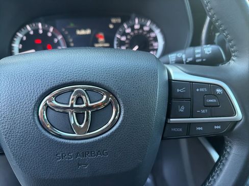 Used 2023 Toyota Highlander LE image 19