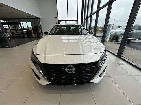 New 2025 Nissan Altima 2.5 SR image 15