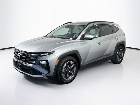 Used 2025 Hyundai Tucson SEL FWD image 3
