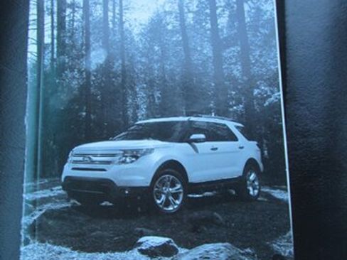 Used 2014 Ford Explorer XLT w/ Equipment Group 202A AWD/4WD image 32