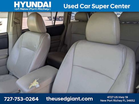 Used 2011 Toyota Highlander SE w/ Tow Pkg FWD image 7