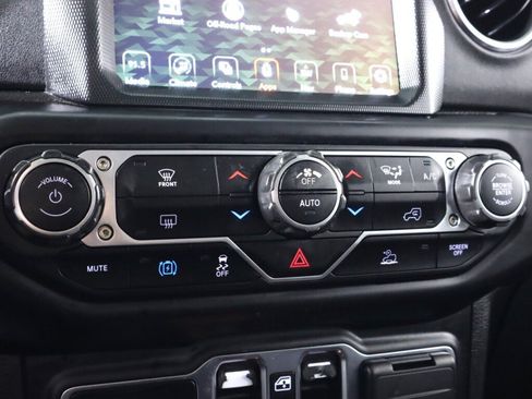 Used 2022 Jeep Wrangler Unlimited Sahara AWD/4WD image 24