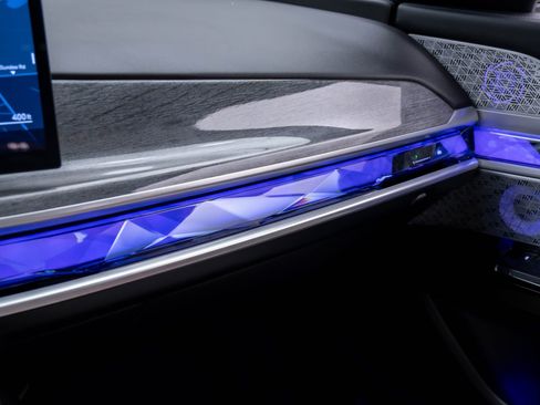 Certified 2023 BMW i7 xDrive60 w/ Executive Package 2 image 30