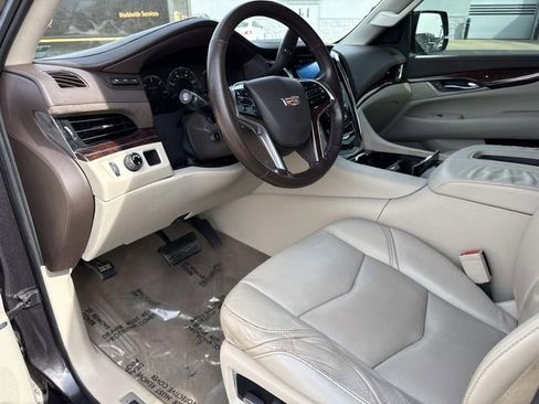 Used 2015 Cadillac Escalade ESV Luxury RWD image 10