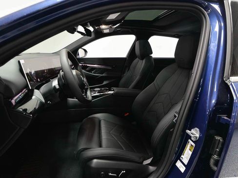 Used 2026 BMW 530i w/ Premium Package RWD image 8