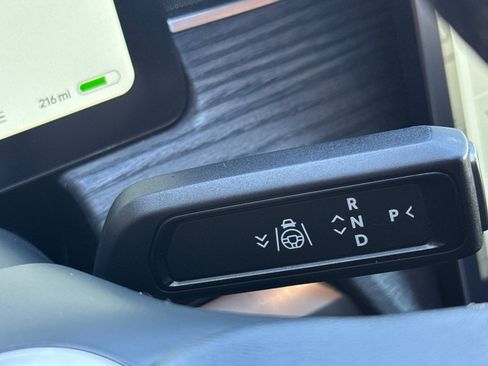 Used 2023 Rivian R1S Adventure image 27