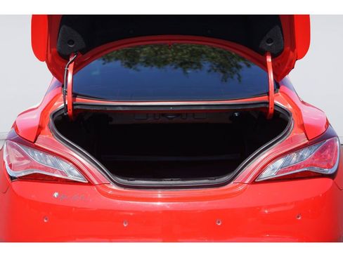 Used 2016 Hyundai Genesis Coupe 3.8 RWD image 28