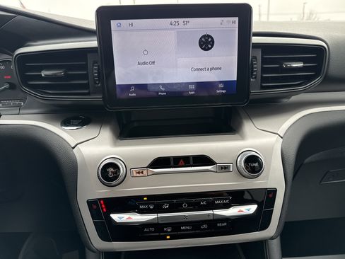 Certified 2024 Ford Explorer XLT image 26