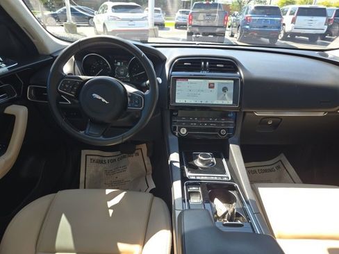 Used 2020 Jaguar F-PACE Premium image 28
