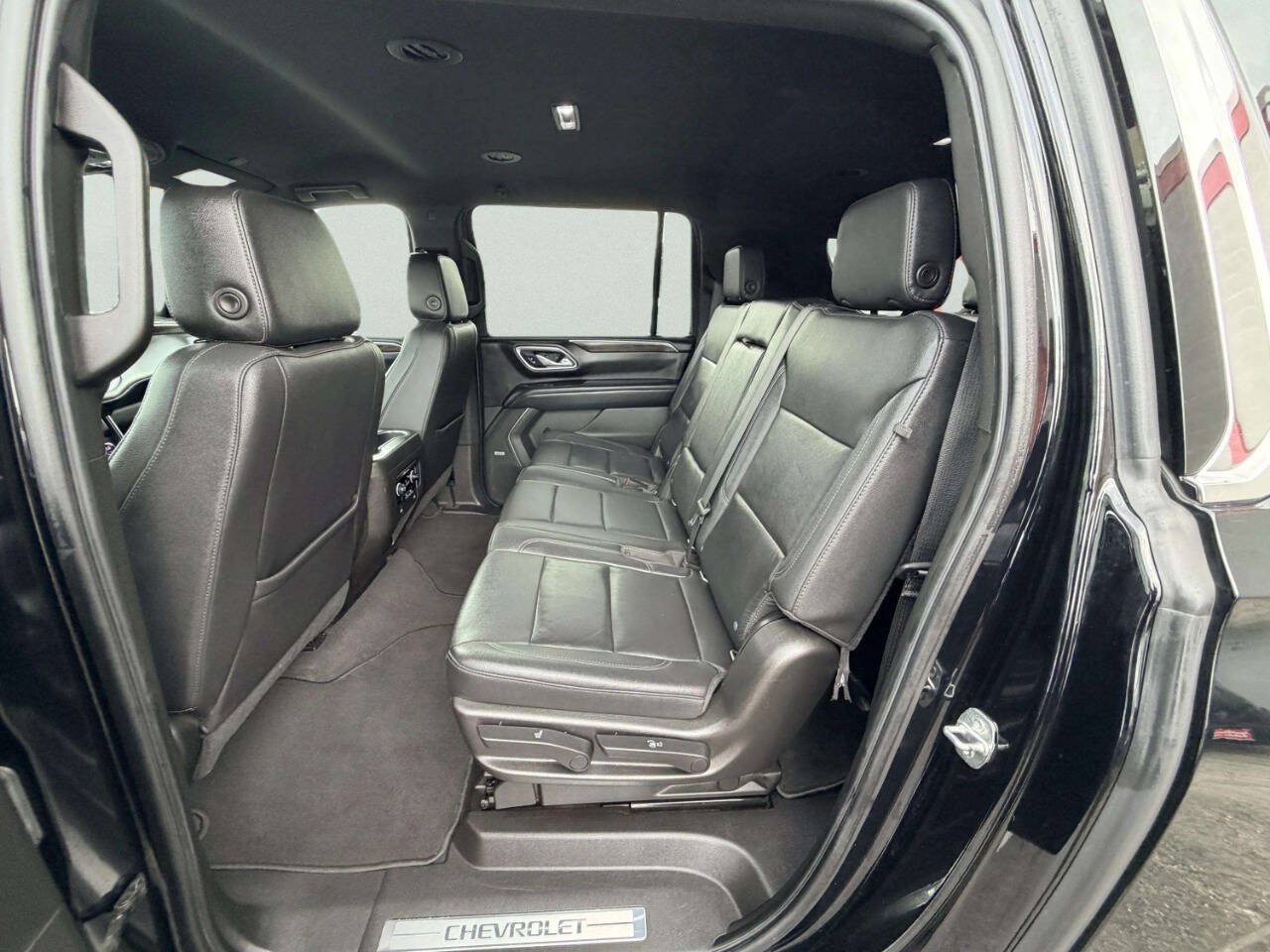 Used 2021 Chevrolet Suburban LT AWD/4WD image 23