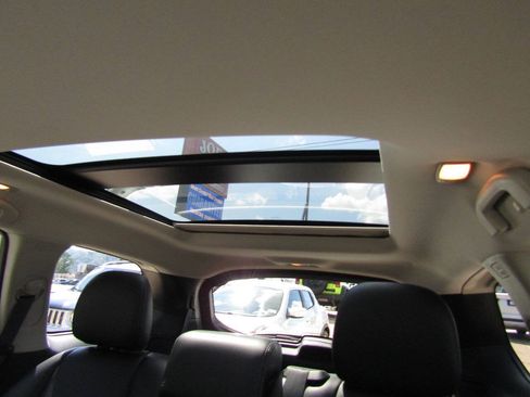 Used 2016 Nissan Pathfinder Platinum AWD/4WD image 15