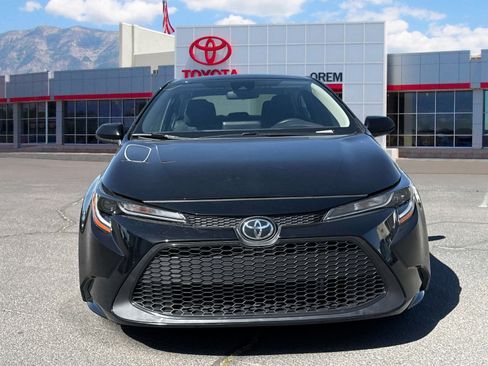 Used 2022 Toyota Corolla LE FWD image 2