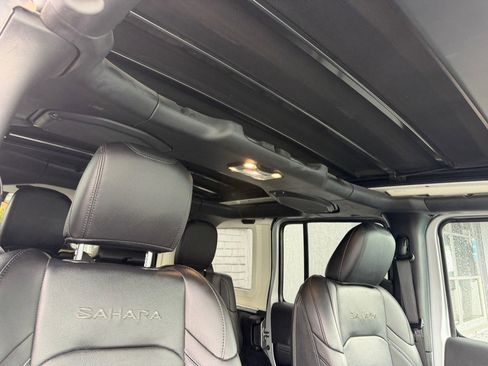 Used 2023 Jeep Wrangler Sahara w/ Cold Weather Group image 32