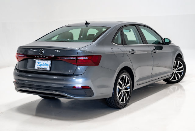 Used 2025 Volkswagen Jetta SE FWD image 34