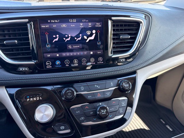 Used 2020 Chrysler Pacifica Limited FWD image 30