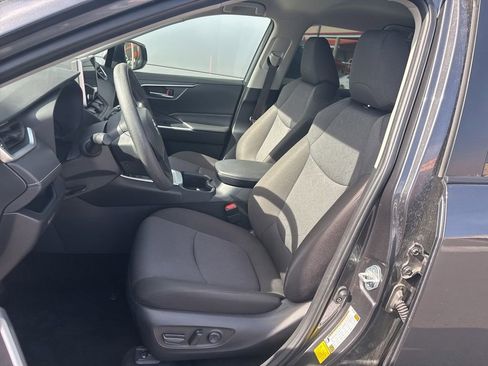Used 2025 Toyota RAV4 XLE AWD/4WD image 12