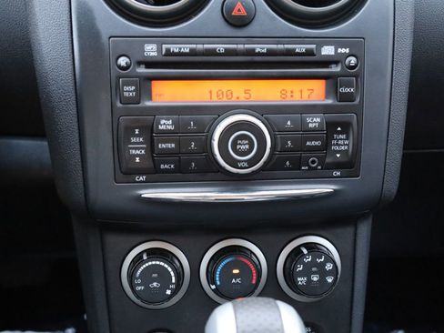 Used 2014 Nissan Rogue S image 31