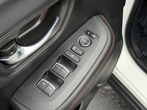 Used 2025 Honda HR-V Sport image 13