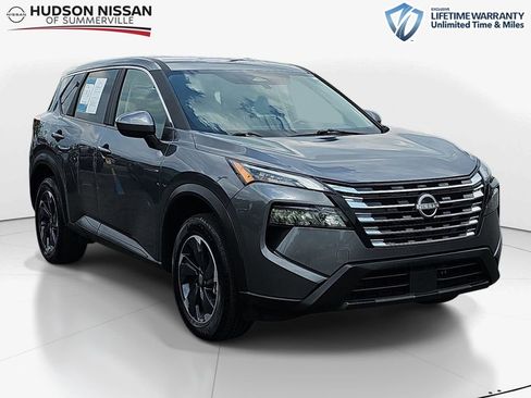 Used 2025 Nissan Rogue SV FWD image 1
