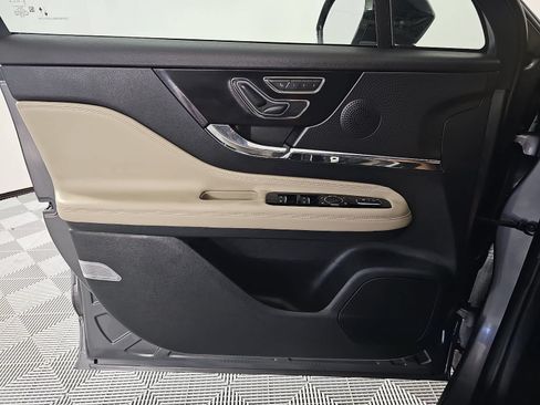Used 2025 Lincoln Corsair FWD image 27