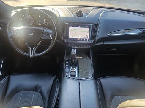 Used 2021 Maserati Levante GranLusso image 37