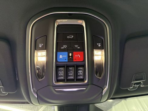 New 2025 Jeep Grand Cherokee L Limited w/ Luxury Tech Group II AWD/4WD image 29