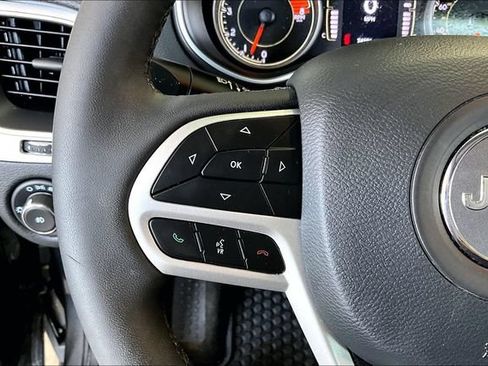 Used 2022 Jeep Cherokee Latitude AWD/4WD image 10
