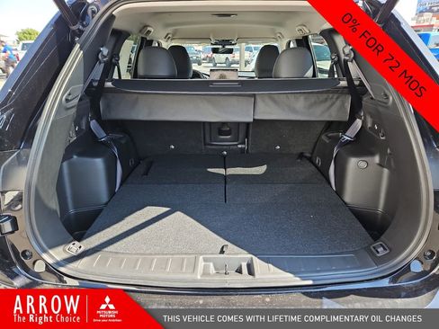 New 2025 Mitsubishi Outlander SE image 18