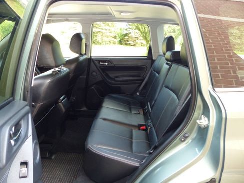 Used 2017 Subaru Forester 2.5i Touring AWD/4WD image 29