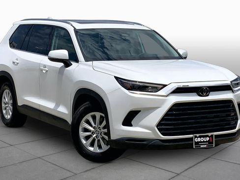 Used 2025 Toyota Grand Highlander AWD image 3